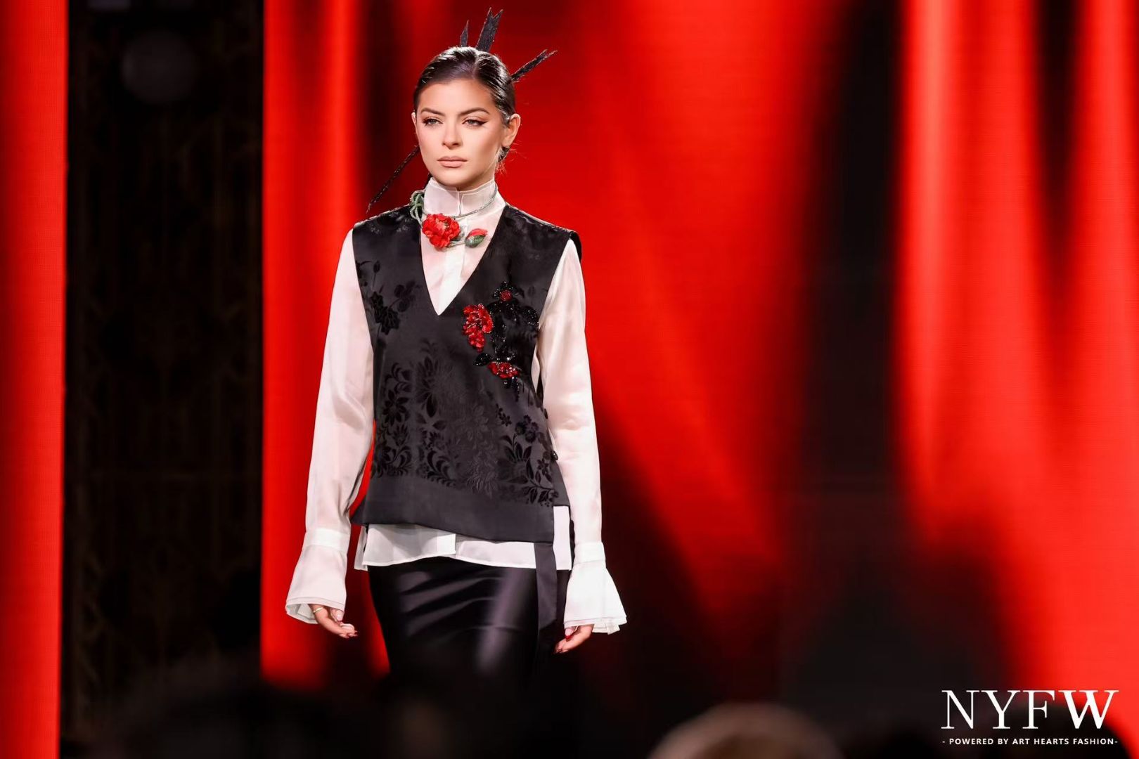 做绣者·归墟主题时装秀亮相纽约时装周亚洲首秀上海站引人注目